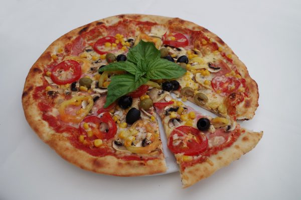 pizza, basil, olives-1081534.jpg