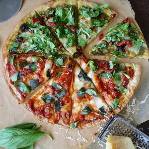 pizza, garlic, cutting board-1442946.jpg